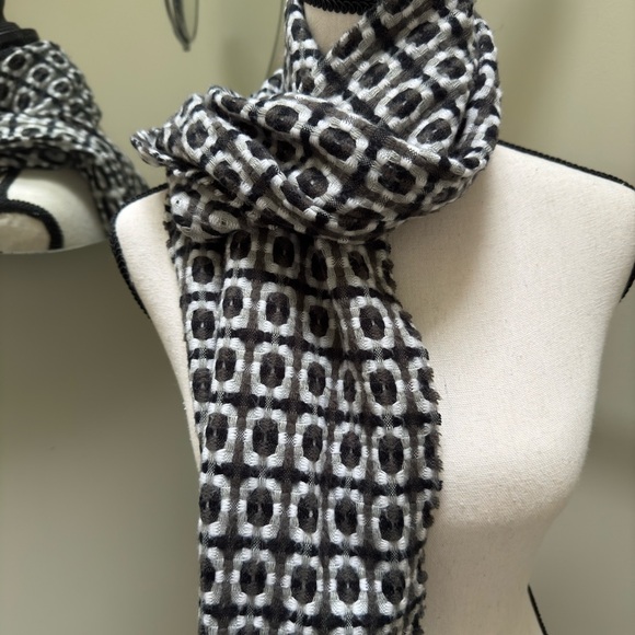 Scarf geometric modern design - Picture 2 of 5